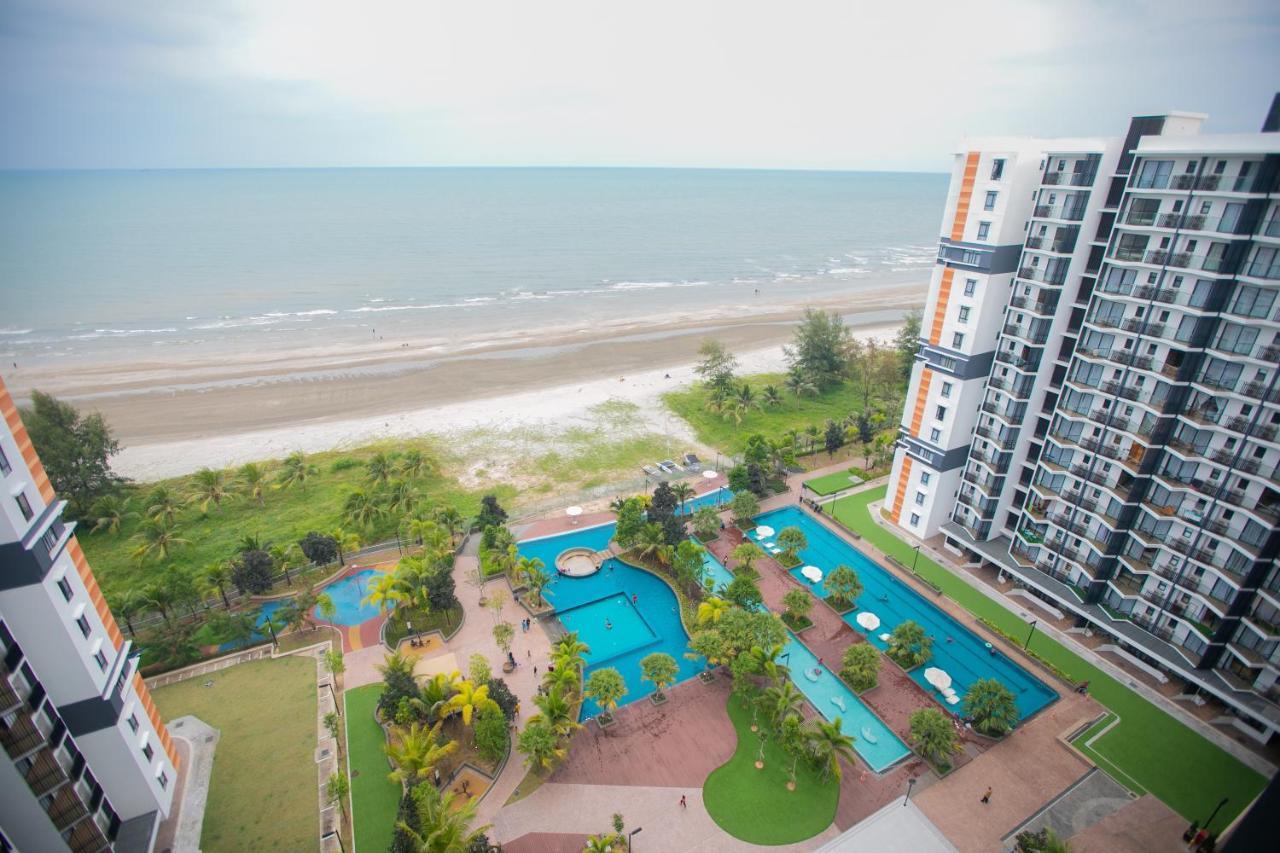 Timur Bay Beach Resort By Subhome Kuantan Esterno foto