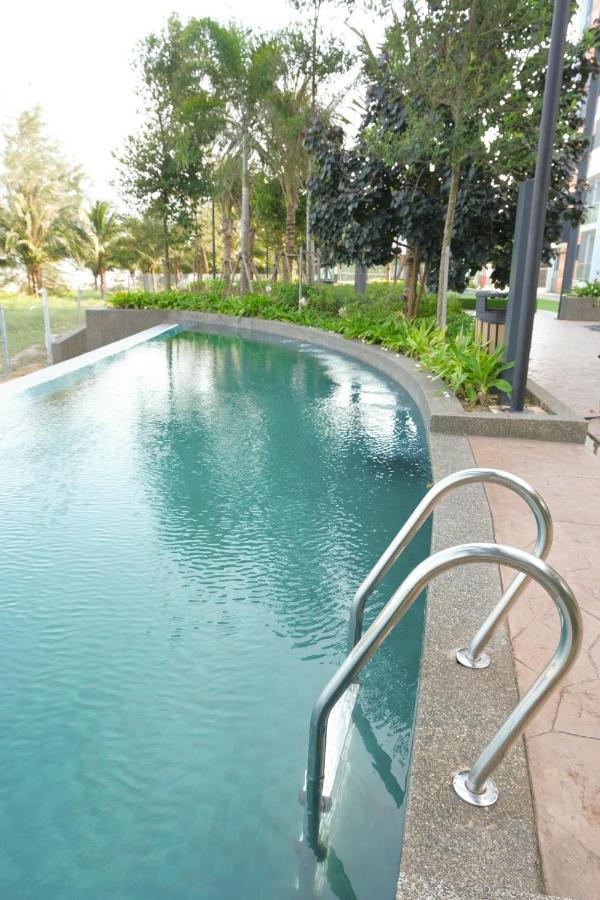 Timur Bay Beach Resort By Subhome Kuantan Esterno foto
